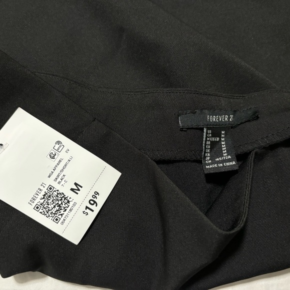 black skirt - Picture 2 of 3